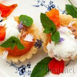 Cupcakes with caramelized apricots and vanilla ice cream