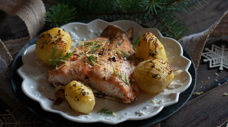 Baked salmon with Hasselback potatoes